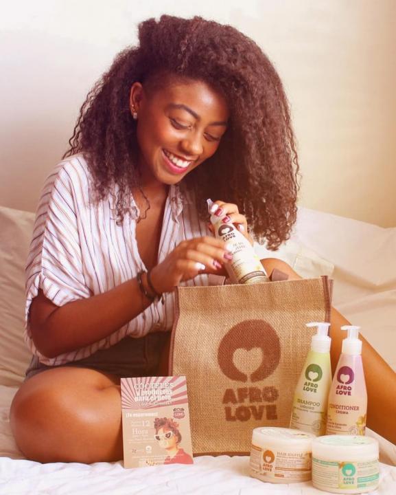 Afro Love Colombia on Instagram: “Dale mucho #Love a tu #cabelloafro con los productos de #AfroLove. Qué lindo es ver mujeres felices con su línea completa de…”